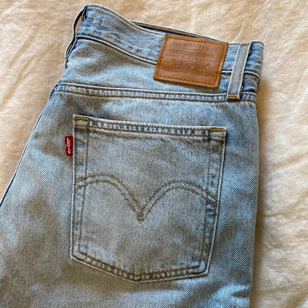*SOLD* Levi’s Wedgie Straight Ankle Jean